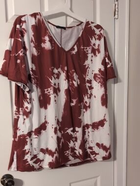 SHEIN Rust and White Tie-Dye V-Neck Short Sleeve Top